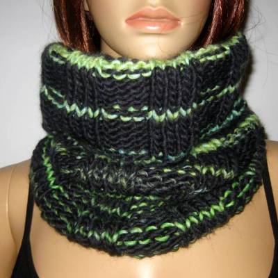 Schlauchschal, gestrickt aus weicher Wolle mit tollem Farbverlauf, Rundschal, Loop, Schal