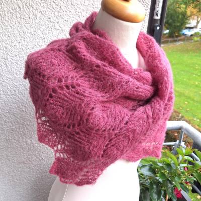 Strickschal Lacetuch aus Alpaka und Seide handgestrickt in altrosa