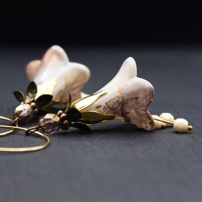 Ohrringe Blüten, Creolen, creme, grau, taupe, cremeweiß