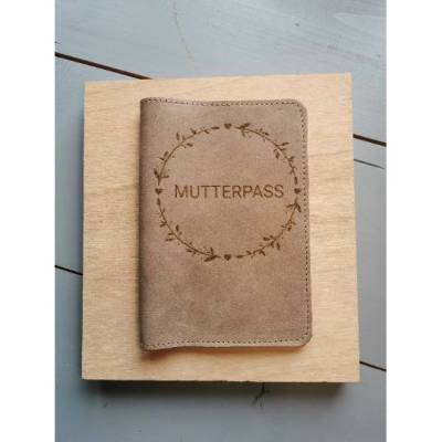 Mutterpasshülle aus Leder mit Blumenkranz, Mutterpassumschlag, Geschenk für werdende Mütter, Geschenk zur Geburt