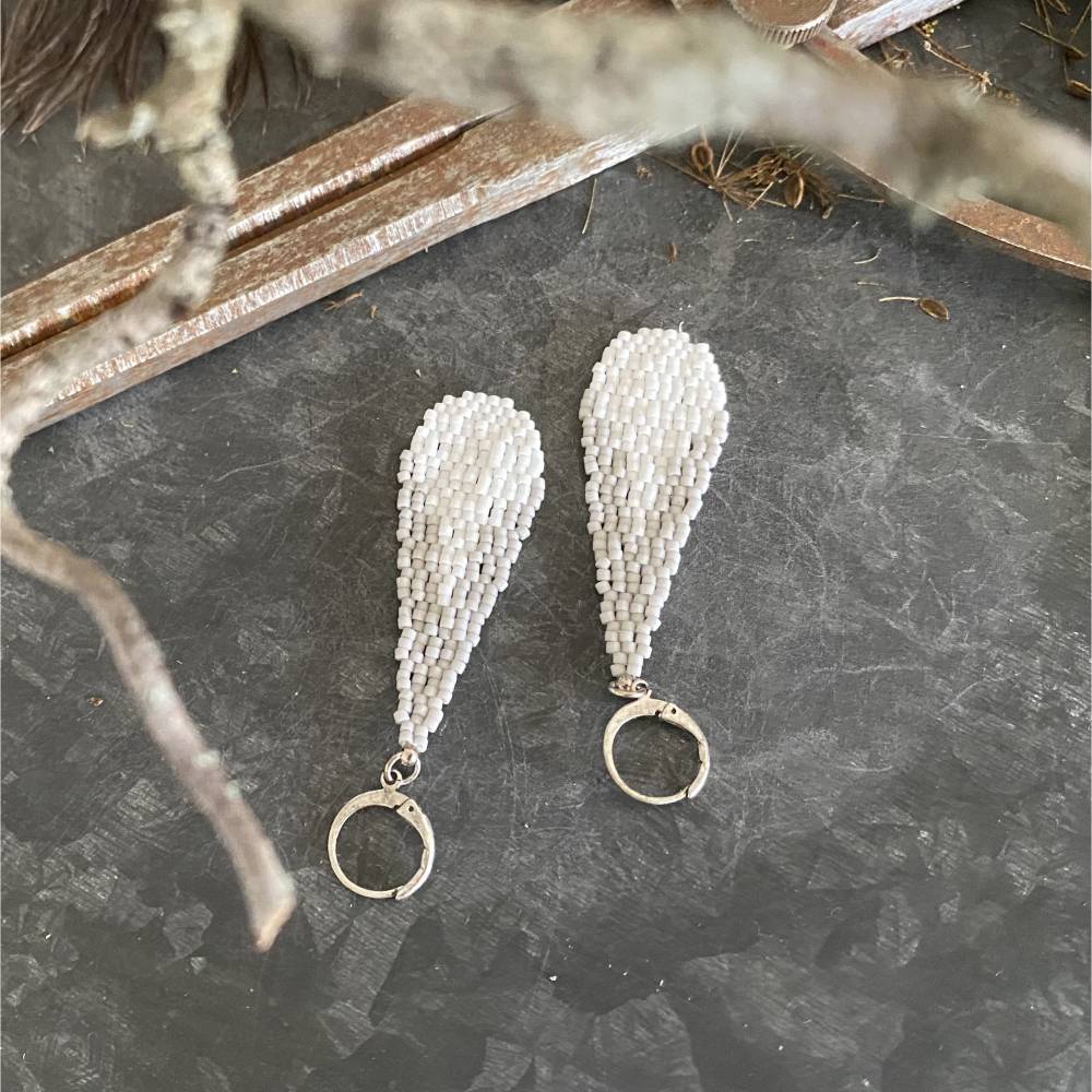 Handgefertigte Boho Ohrhänger Tropfenform – Leicht, Chic & Ethno-Style | Weiß Grau Silber Bild 5