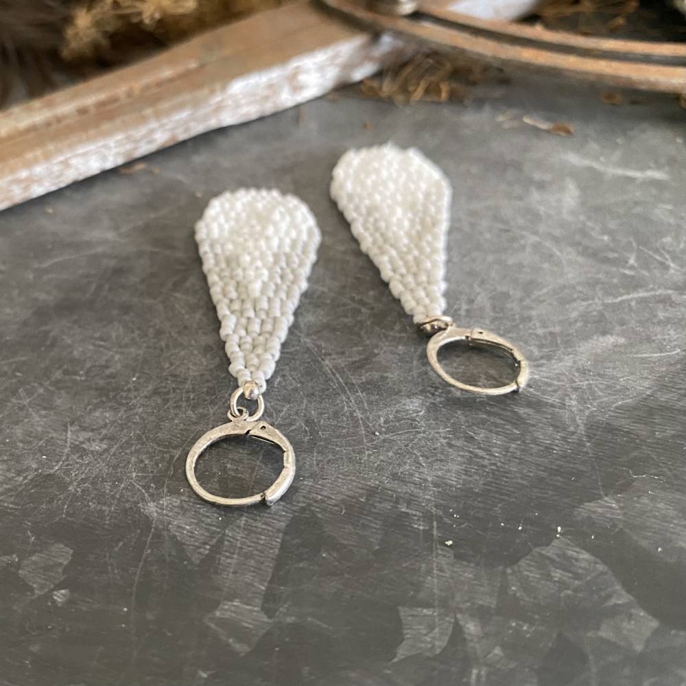 Handgefertigte Boho Ohrhänger Tropfenform – Leicht, Chic & Ethno-Style | Weiß Grau Silber Bild 6