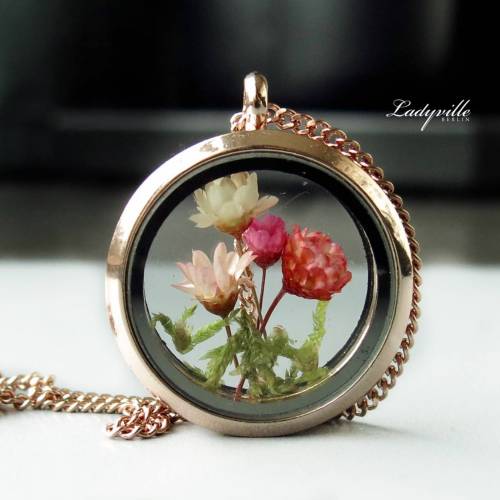 Blüten Medaillon Kette / Kette Blumenstrauß und Moos / Geschenk für Sie / Naturliebhaber Schmuck