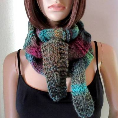 Kleines Schaltuch, Halstuch aus weicher Wolle und in tollen Farben, Dreieckstuch, gestrickt