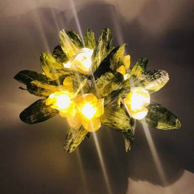 Schneerosen/Christrosen -Lichterkette aus finnischem Papiergarn