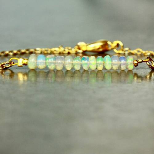 Edelstein Armband Opal als edel funkelndes Geschenk für Sie das perfekte minimalistische Perlen Armband