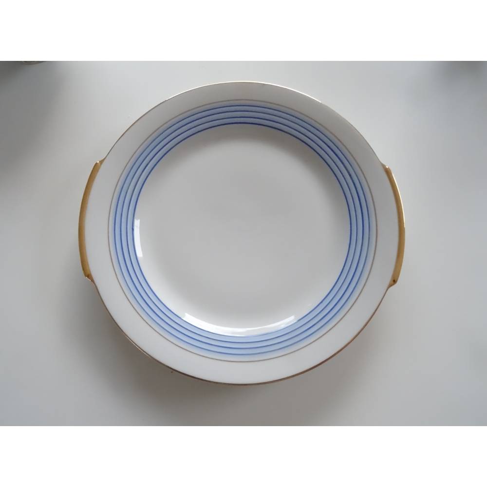 Geschmackvolle Kuchen/Servierplatte mit Handhaben aus Serie. Franz Bauer Kahla. Durchmesser: 26 cm