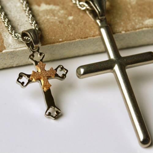 Edelstahl Kreuz Kette in verschiedenen Varianten als stylisches Geschenk für ihn oder sie als moderner unisex Schmuck