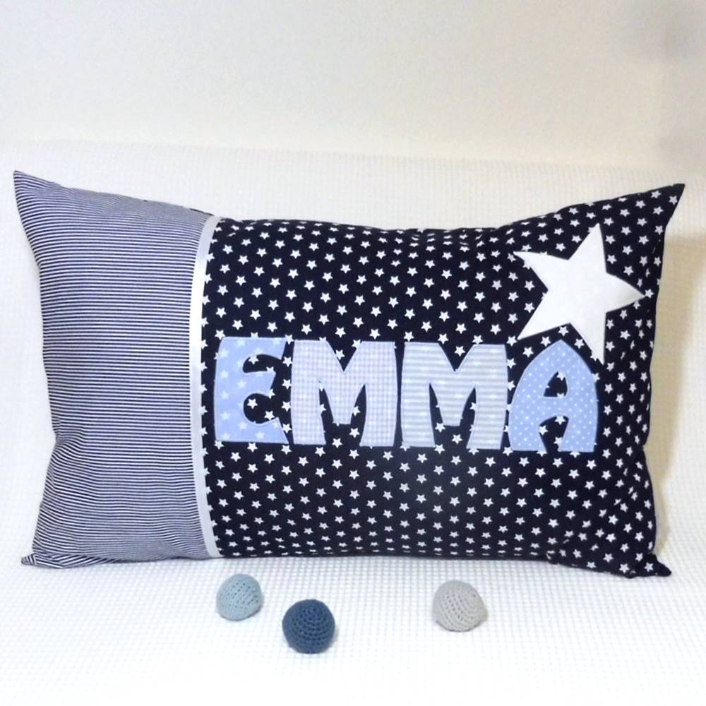 Personalisiertes Namenskissen 40x60 – Geschenk zur Geburt, Taufe, Einschulung oder Geburtstag – Kinderkissen individuell mit Namen