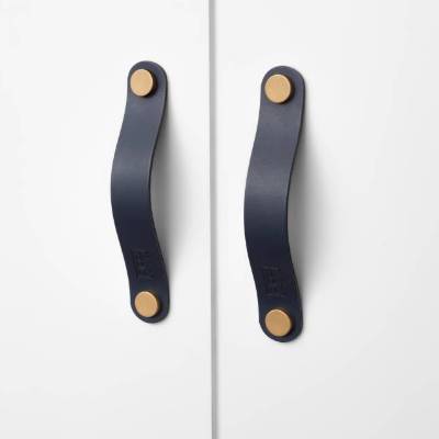 Ledergriffe Navy Serie "Arc" handgefertigte Möbelgriffe in Dunkelblau / Schrankgriffe in 30 Farben