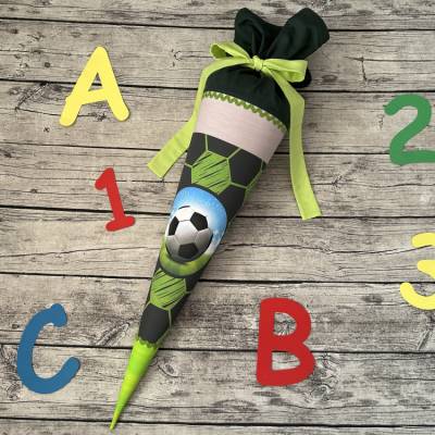 coole Schultüte aus Stoff in Grün und Grau mit Fußball