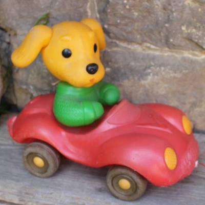 großes DDR Nachziehtier Hund im Auto Kunststoff Plaste 70er Jahre