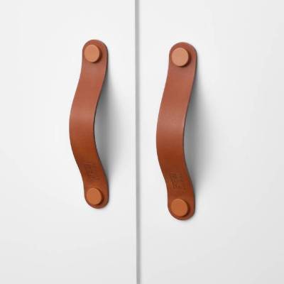 Ledergriffe Cognac Serie "Arc" handgefertigte Möbelgriffe in Mittelbraun / Schrankgriffe in 30 Farben