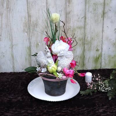 Tisch Gesteck Ostern Frühling rosa Hühner