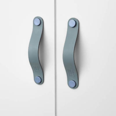 Ledergriffe Bluestone Serie "Arc" handgefertigte Möbelgriffe in Jeans Blau / Schrankgriffe in 30 Farben