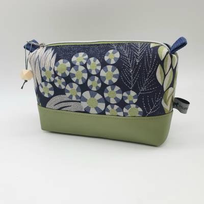 Kosmetiktäschchen mit Blättern und Blüten blau/grün Gr. M