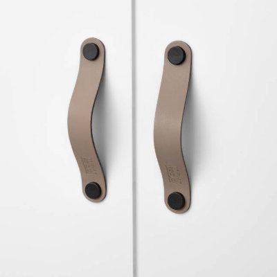 Ledergriffe Taupe Serie "Arc" handgefertigte Möbelgriffe in Grau Braun / Schrankgriffe in 30 Farben