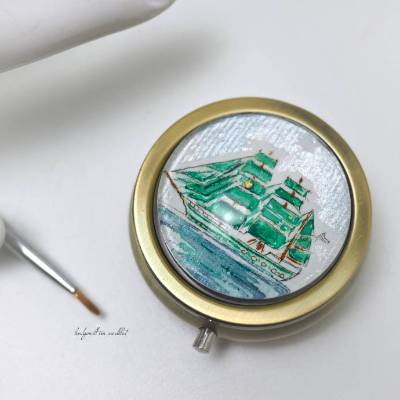 Pillendose Segelschiff grün Motiv handgemalt