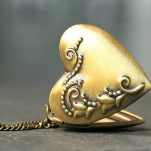 Kette Medaillon Herz im Vintagestyle antik bronzefarben für zwei Fotos als persönliches valentinstag geschenk für sie