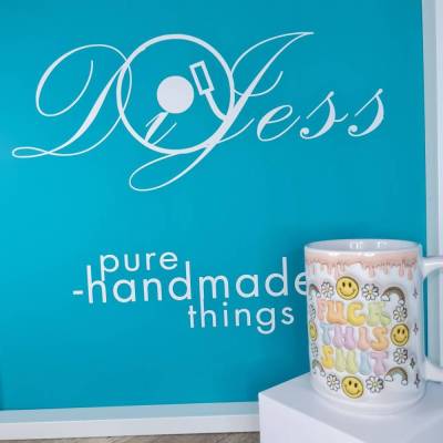 Bunte Statement-Tasse „Fuck This Shit“ – Retro-Design mit Smileys & Regenbögen