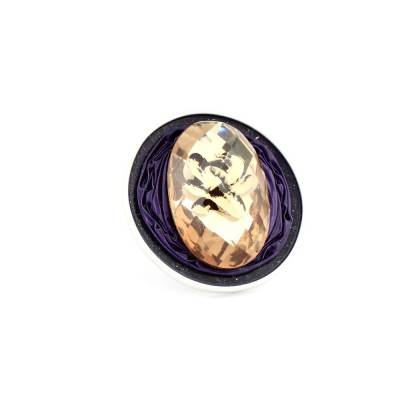 Wuchtiger Ring aus Weichblech gehämmert in Silberfarbe oben Lila Violett darauf Kunststoff Stein Floral Handarbeit