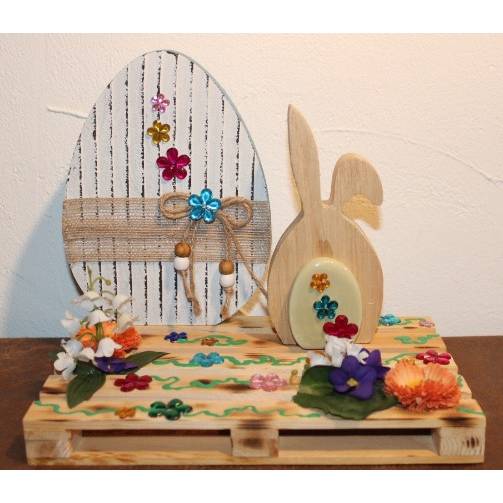 Osterdeko BLUMENWIESE Collage auf einer kleinen Holzpalette Osterdekoration Osterhase Osterei Blüten Blumen Ostern
