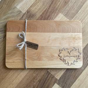 Frühstücksbrett mit individueller Gravur aus Holz
