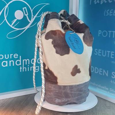 Seesack „Seute Deern“ – Stoffbeutel in Kuhfelloptik mit Kunstlederederboden – Handmade Unikat