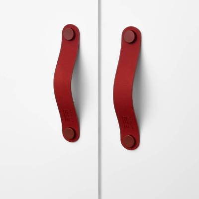 Ledergriffe Scarlet Serie "Arc" handgefertigte Möbelgriffe Kräftig Rot hell / Schrankgriffe in 30 Farben