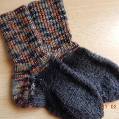 Handgestrickte Kindersöckchen Größe 24