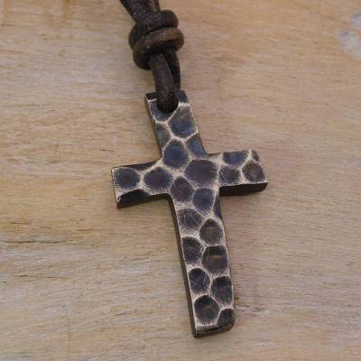Markantes, geschwärztes Silberkreuz "Vinzenz"  Silber 925, kraftvolle, geschnitzte Struktur, personalisierbar