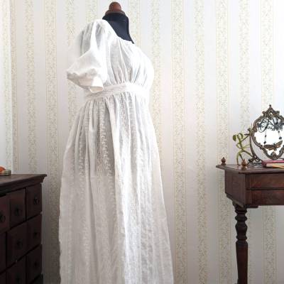 Kleid Regency aus Baumwollbatist mit Stickerei