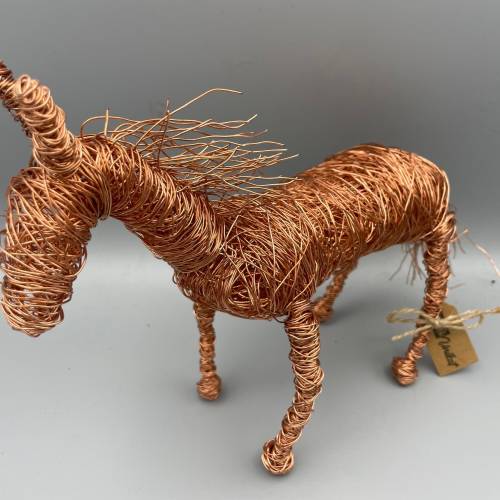 Pferd Skulptur aus Draht - verkupfert