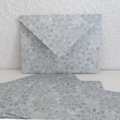 Briefumschlag, Geschenkumschlag, Schmuckkuvert Scherenschnittsterne in Grautönen, 5 Stück