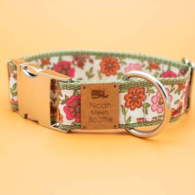 Hundehalsband oder Hundegeschirr, Blumen, Frühling, lindgrün