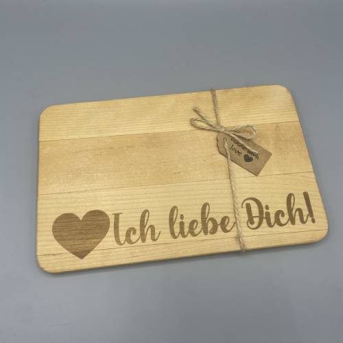 Frühstücksbrett mit Gravur „Ich liebe Dich!“
