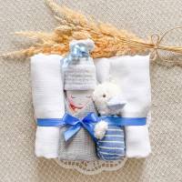 Windelbaby mit Minirassel Gans blau – personalisierbares Geschenk zur Geburt