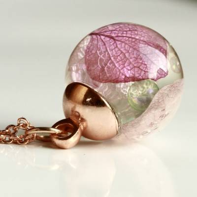 Kette Hortensien rosegold gepresste Blütenblätter in Gießharz verewigt als persönliches Geschenk