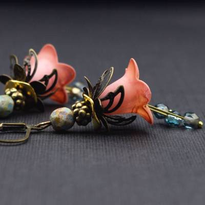 Blüten Ohrringe, rosa, blau, Blumenohrringe, antik bronze, Barock
