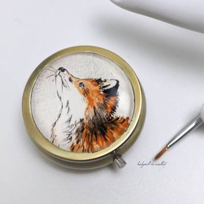 Pillendose mit  Kopf-hoch-Fuchs-Motiv handgemalt