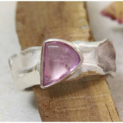 Ungewöhnlicher Ring aus Silber mit strukturierter Oberfläche