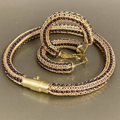 gestricktes Schmuckset: CREOLEN und/oder ARMBAND - goldfarbener Kupferdraht mit eingestrickten dunkelbraunen metallic Ro