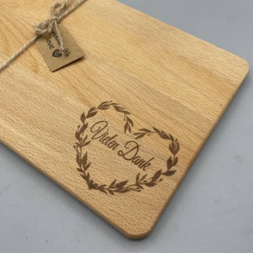 Personalisiertes Frühstücksbrettchen aus hochwertiger Buche - individuell gestaltet und einzigartig - ideal als Geschenk