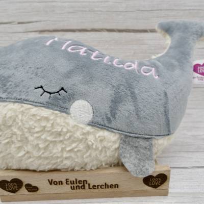 Kuscheltier Wal Kuschelwal mit Herz und gesticktem Wunschnamen - personalisiertes Plüschtier - kuschligweich
