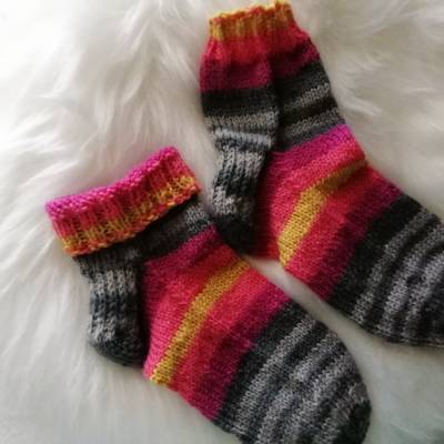 Handgestrickte Kinder Wollsocken, bunte Kindersöckchen Gr 25/26, warme Stricksocken