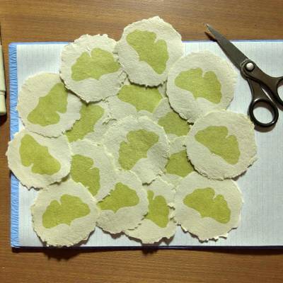 16-teiliges Set handgeschöpftes Papier grün – Unikat für Kartengestaltung, Scrapbooking & Upcycling