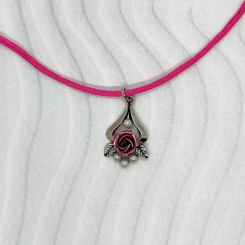 90er Vintage Trachtenkette mit Rosen Anhänger, pink rosa
