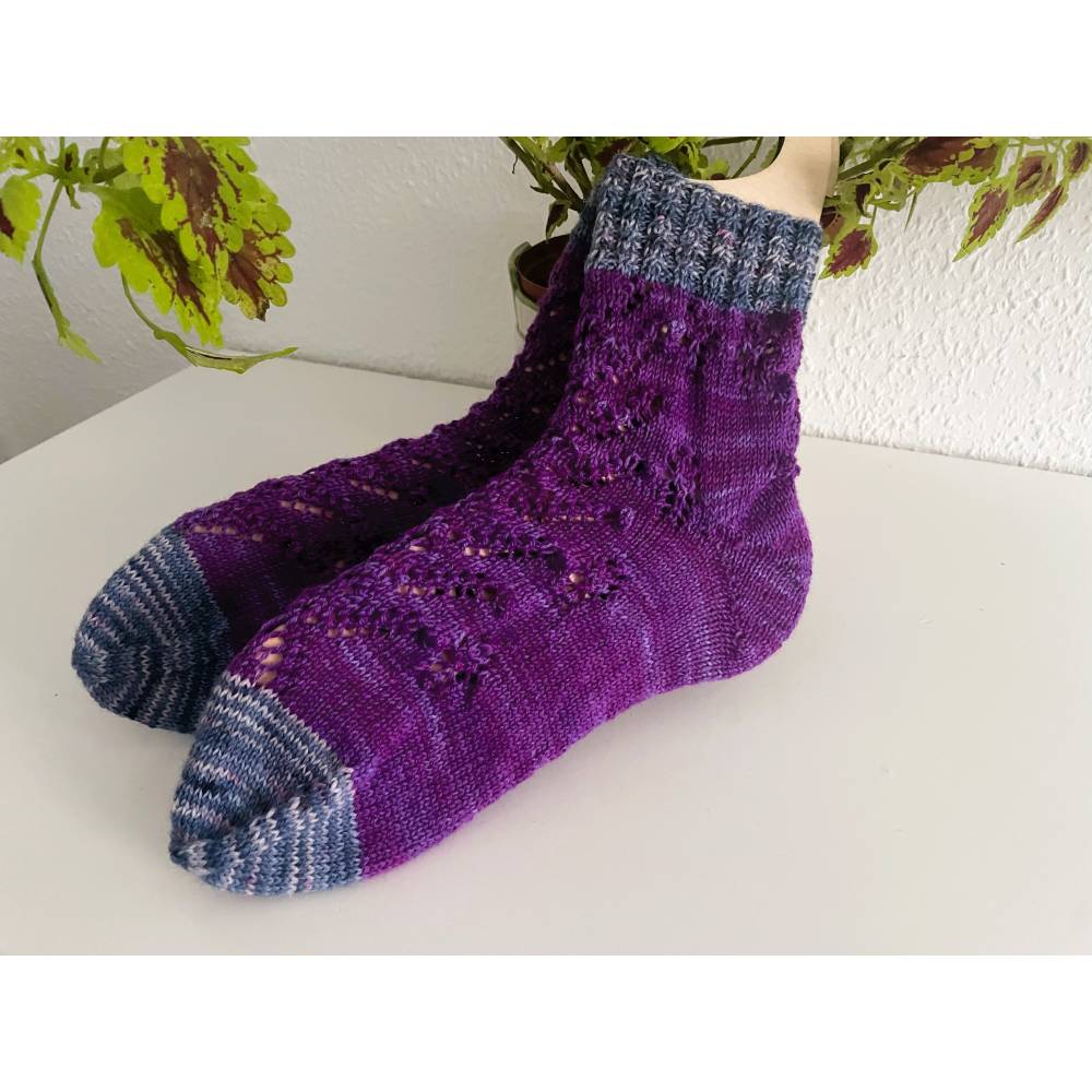 Strickanleitung, Sockenmuster Frühlingserwachen in Größe 36-43, PDF Anleitung mit extra Mustersatz Bild 2