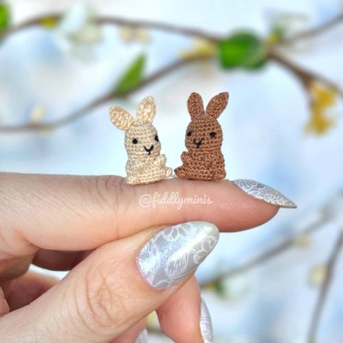 Gehäkelter Mini Osterhase mit Hut (microcrochet)