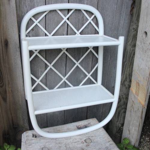 weißes Rattan Wandregal Badezimmer BOHO Vintage